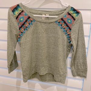 RED CAMEL 3/4” SLEEVE TEE WITH AZTEC PRINT ON SHOULDERS SIZE MEDIUM 10